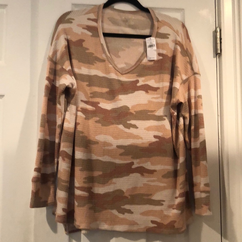 NWT Super Soft American Eagle Pink Camo Top